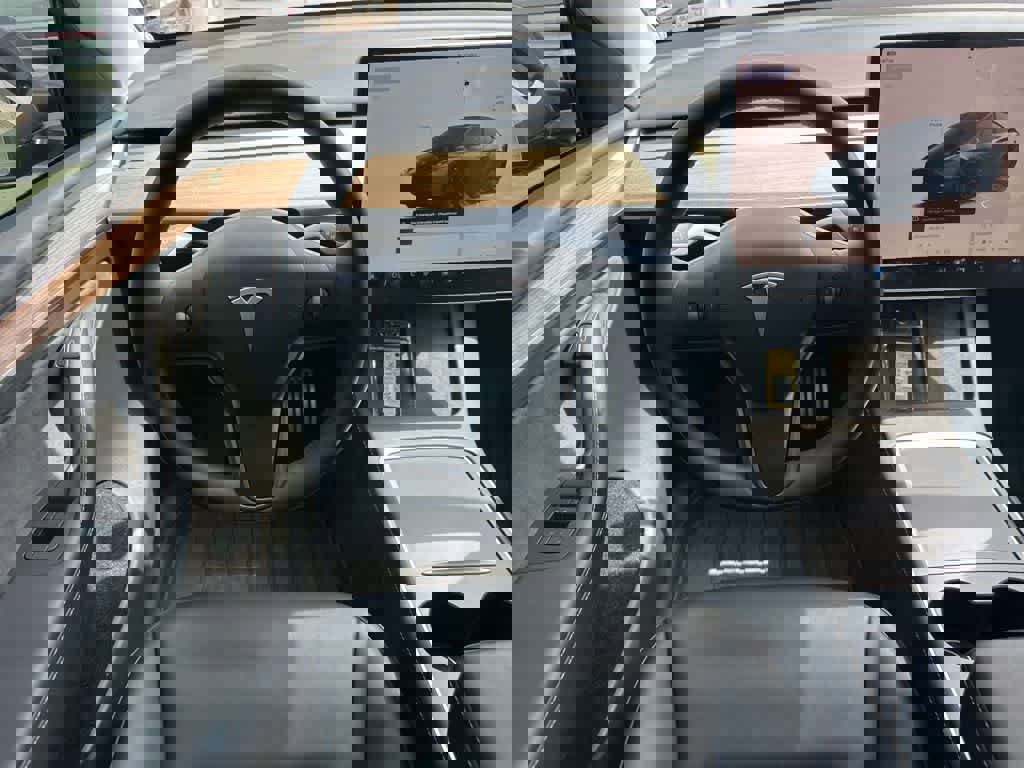 Used 2024 Tesla Model Y Performance AWD/4WD image 8