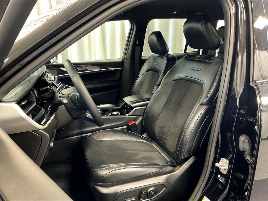 Used 2023 Jeep Grand Cherokee Trailhawk AWD/4WD image 10