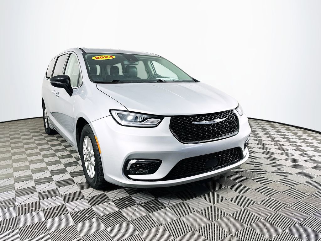 Certified 2024 Chrysler Pacifica Touring-L video 2