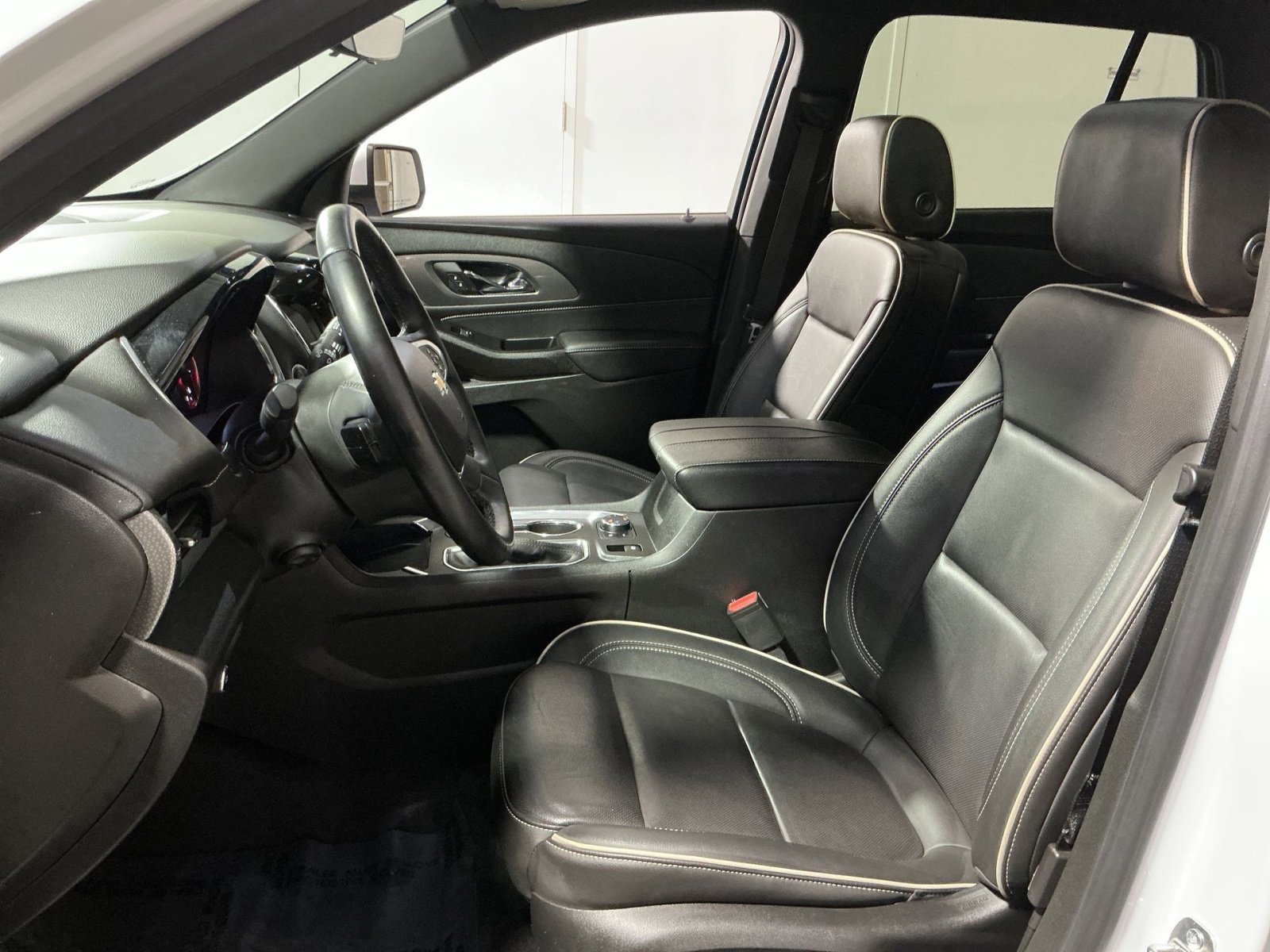 Used 2023 Chevrolet Traverse Premier image 21