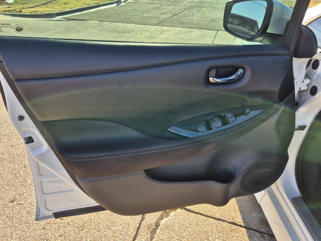 Used 2019 Nissan Leaf SV FWD image 10