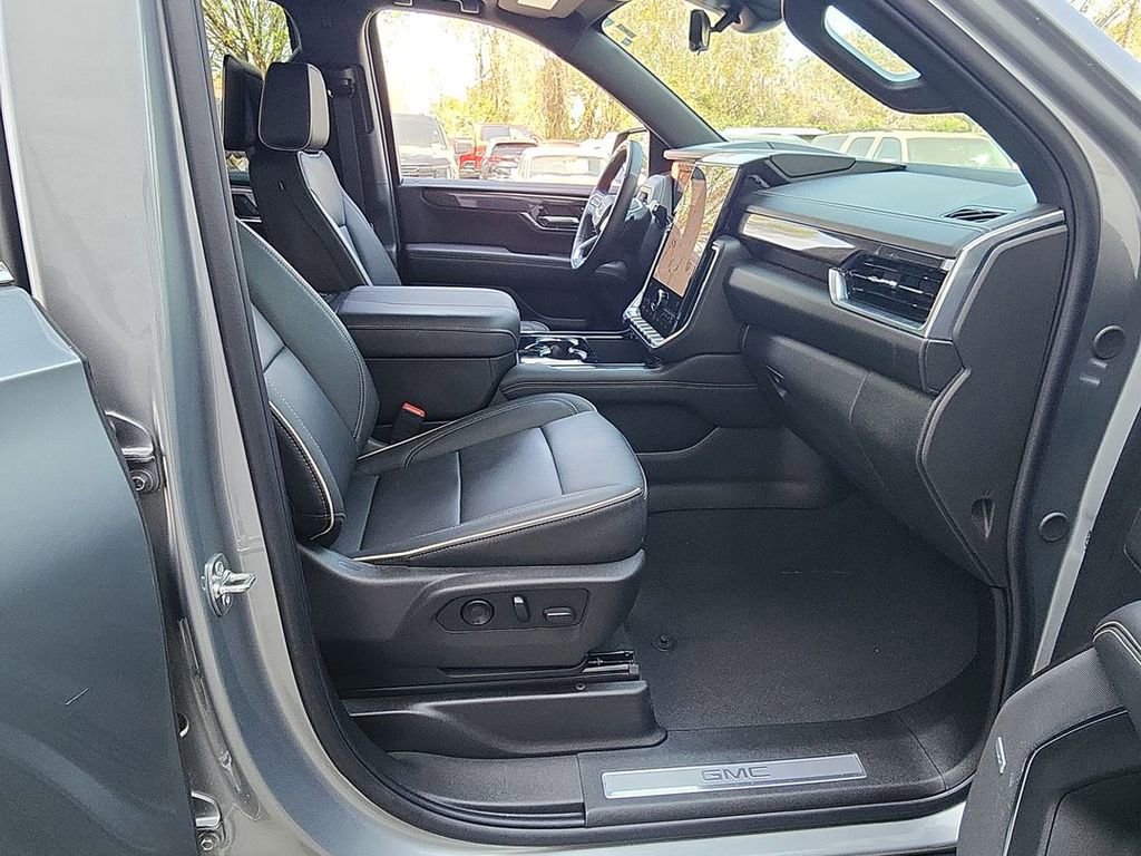 Certified 2025 GMC Yukon Elevation w/ Elevation Premium Package AWD/4WD image 28