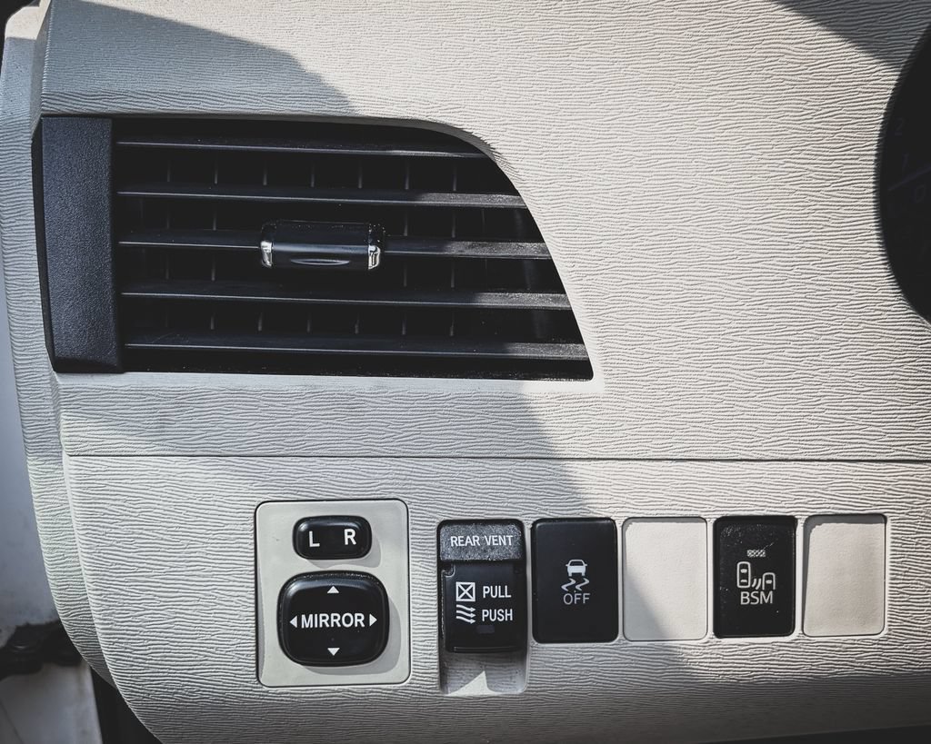 Used 2014 Toyota Sienna XLE FWD image 8