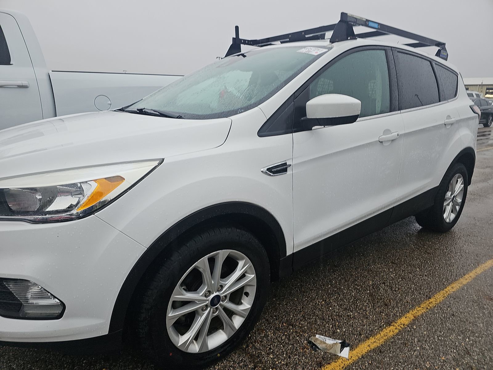 Used 2018 Ford Escape SE w/ Ford Safe & Smart Package image 2