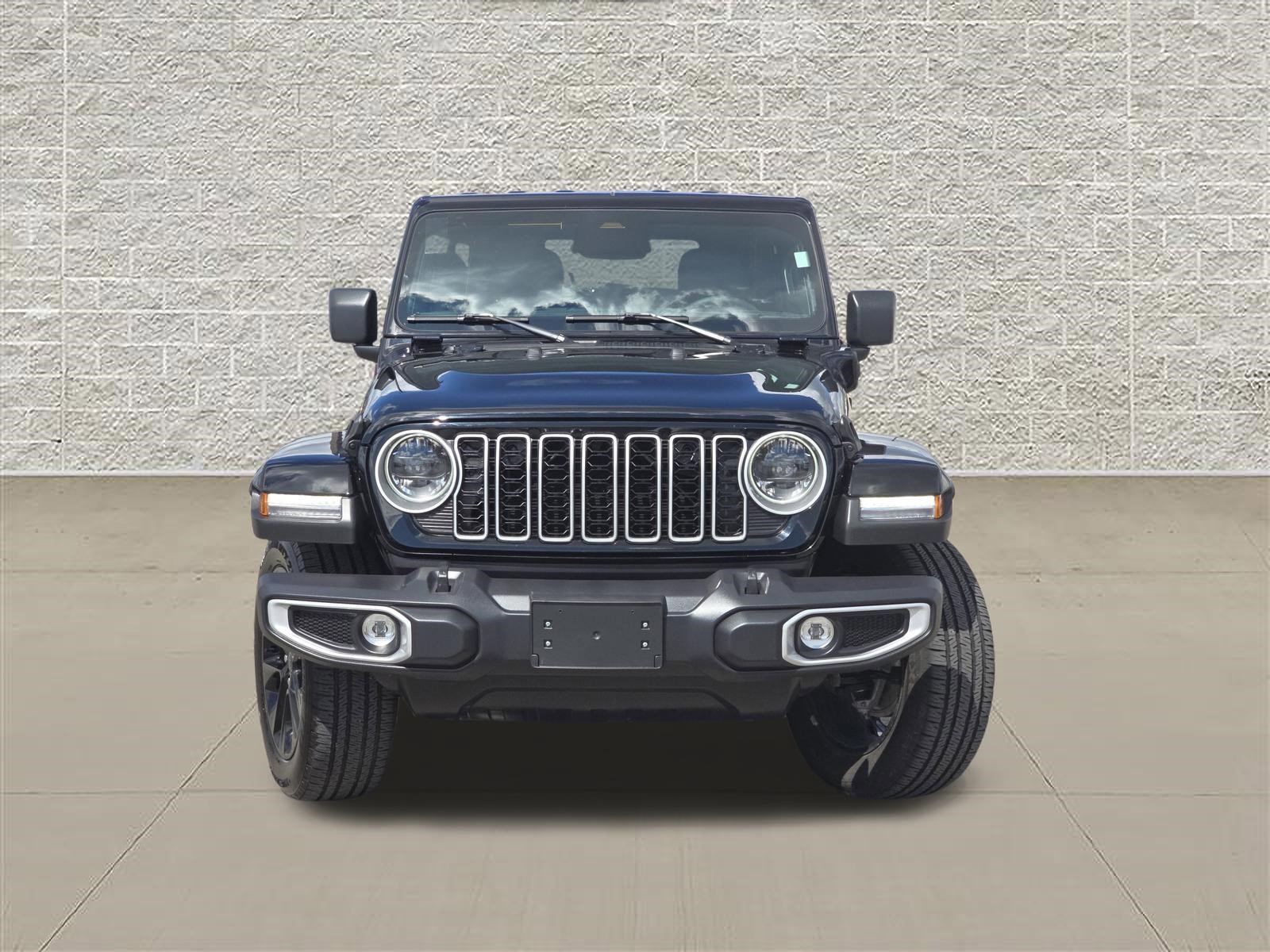 Used 2025 Jeep Wrangler Unlimited Sahara AWD/4WD image 2