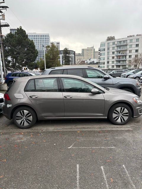 Used 2016 Volkswagen e-Golf SE image 3