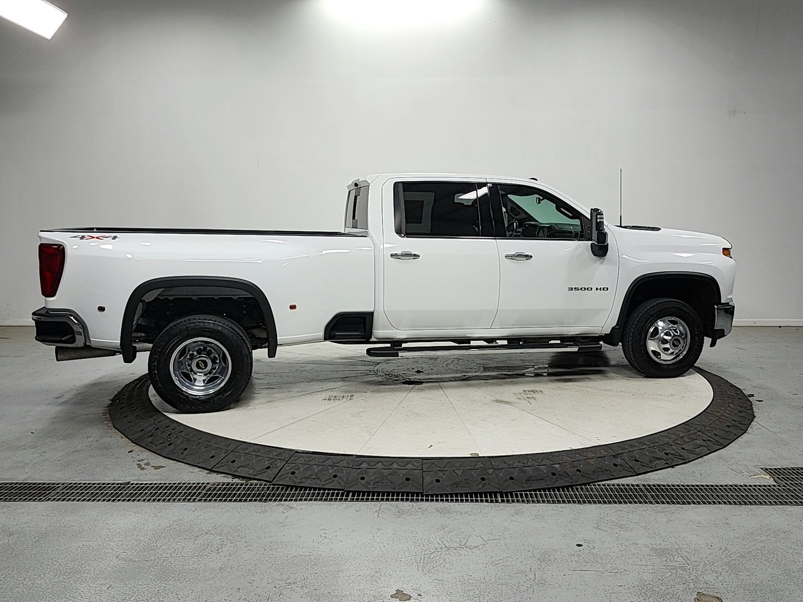 Used 2023 Chevrolet Silverado 3500 LTZ w/ LTZ Convenience Package AWD/4WD image 14