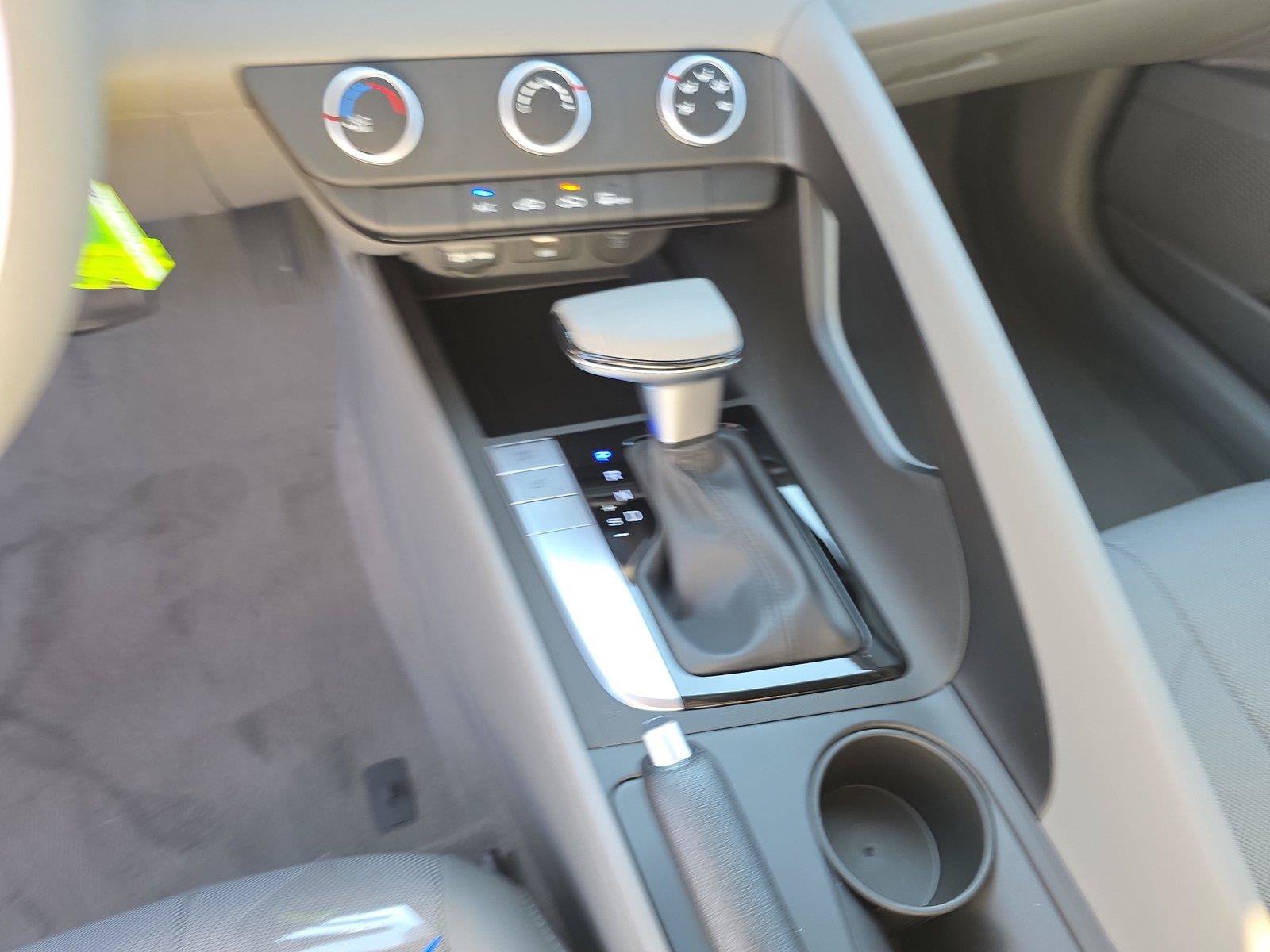 New 2026 Hyundai Elantra SE FWD image 18