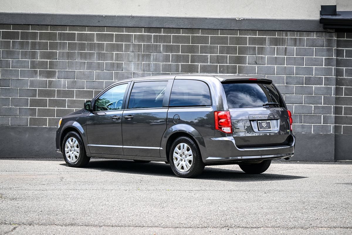 Used 2018 Dodge Grand Caravan SE w/ UConnect Hands-Free Group FWD image 4