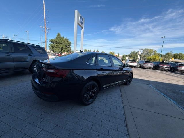 Used 2023 Volkswagen Jetta SE w/ Panoramic Sunroof Package FWD image 19