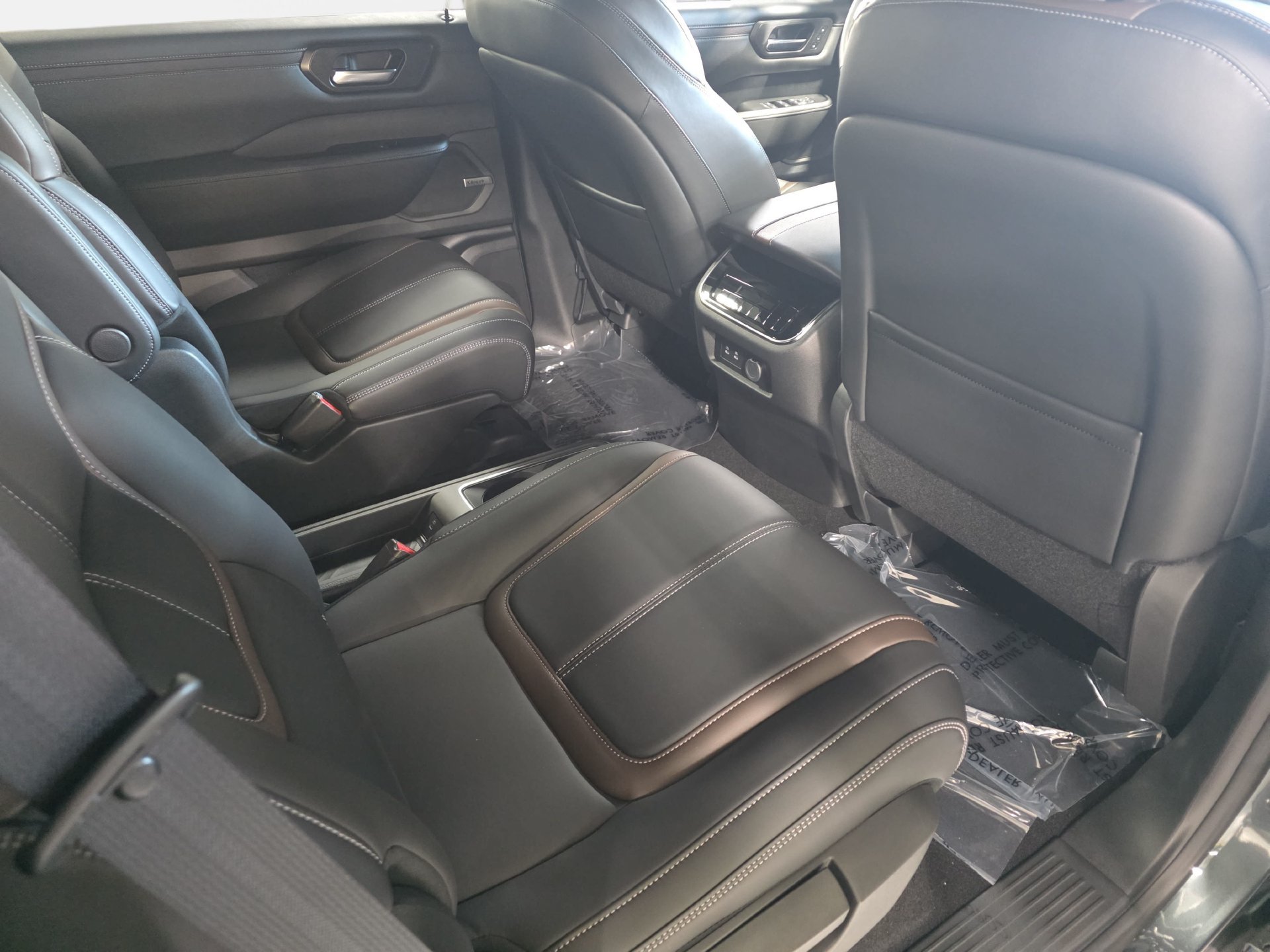New 2026 Nissan Armada SL w/ Captain's Chari Seat Package AWD/4WD image 11