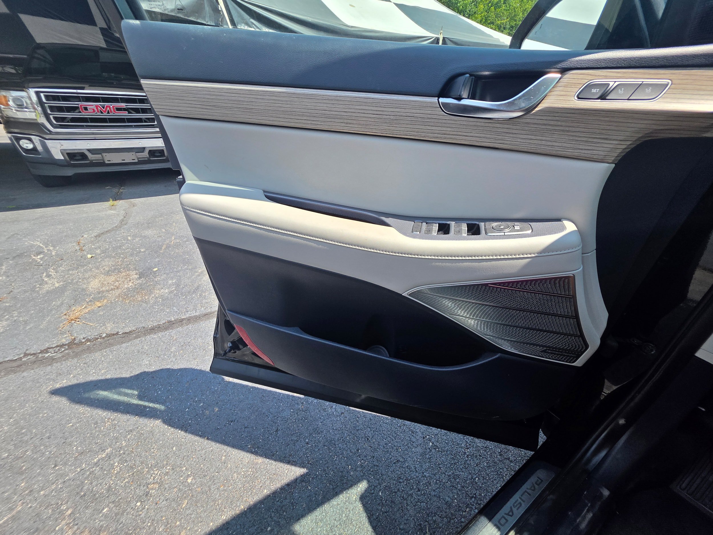 Used 2021 Hyundai Palisade Limited w/ Cargo Package AWD/4WD image 23
