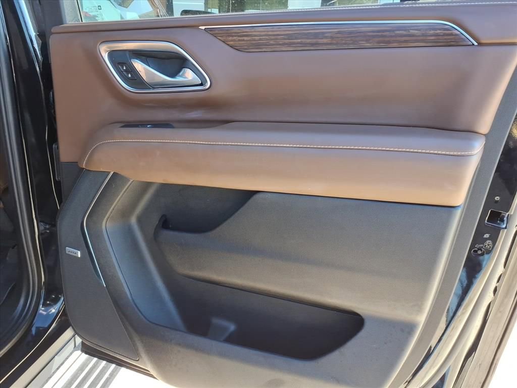 Used 2024 Chevrolet Suburban High Country image 14