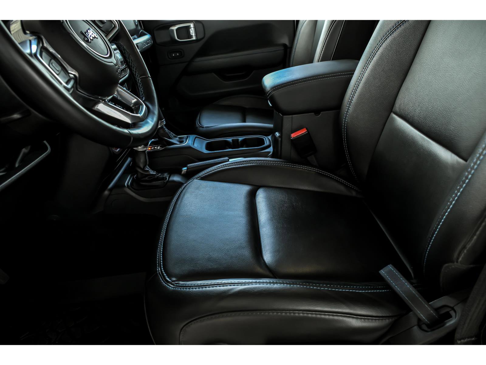 Used 2022 Jeep Wrangler Unlimited Rubicon 4xe w/ Cold Weather Group AWD/4WD image 11