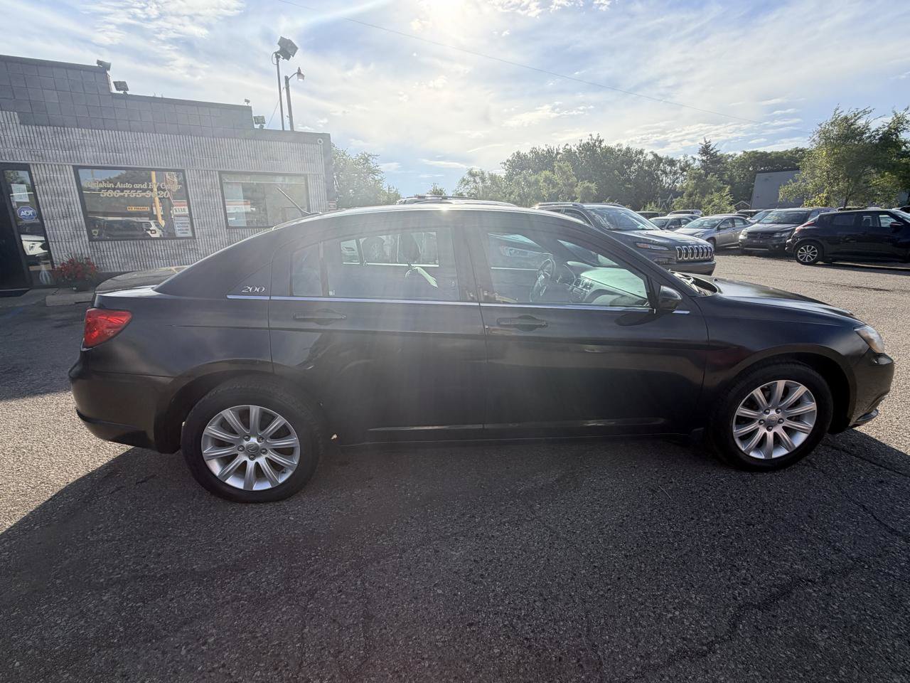 Used 2011 Chrysler 200 Touring FWD image 7