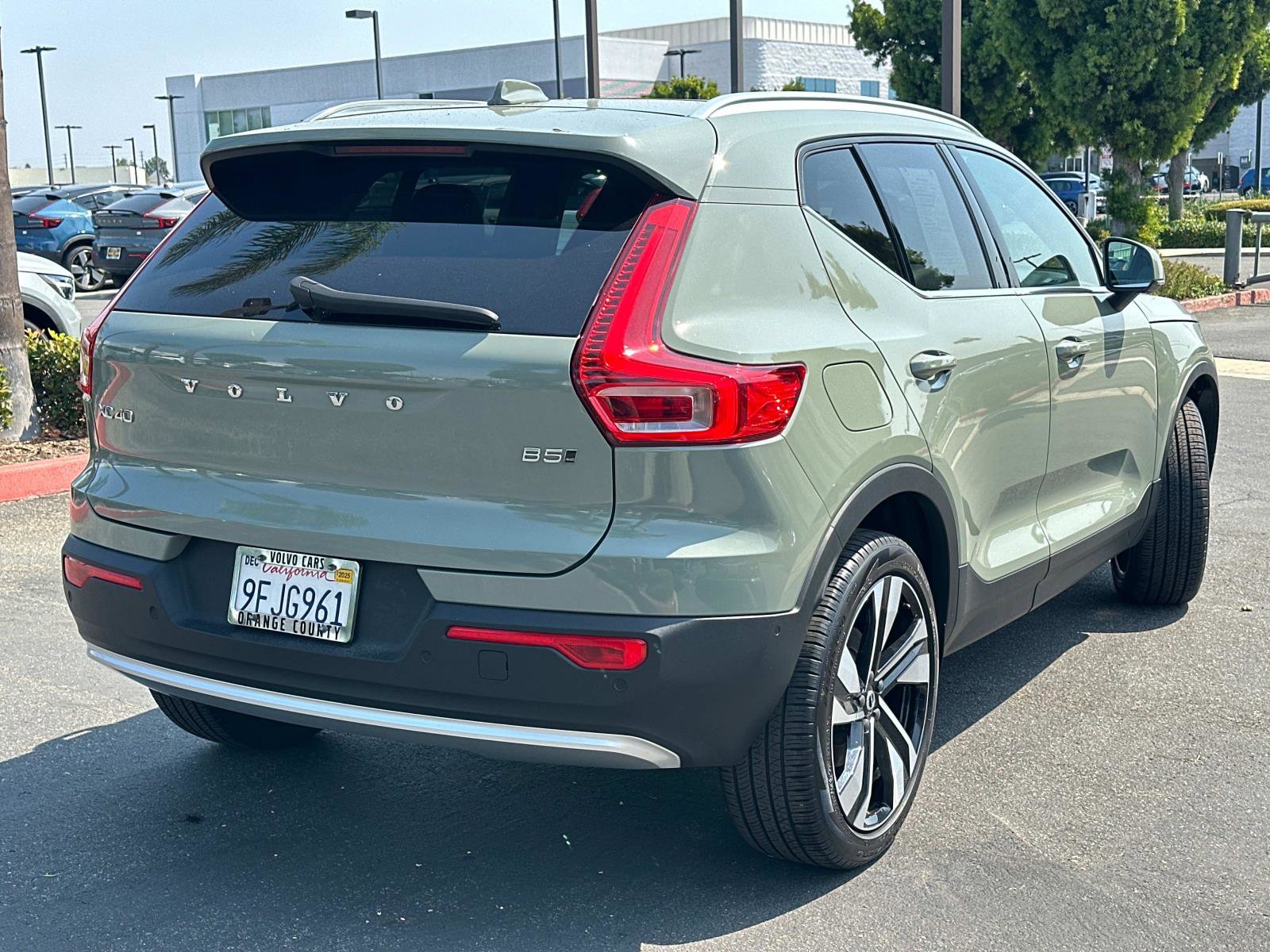 Certified 2024 Volvo XC40 B5 Ultimate w/ Climate Package image 4