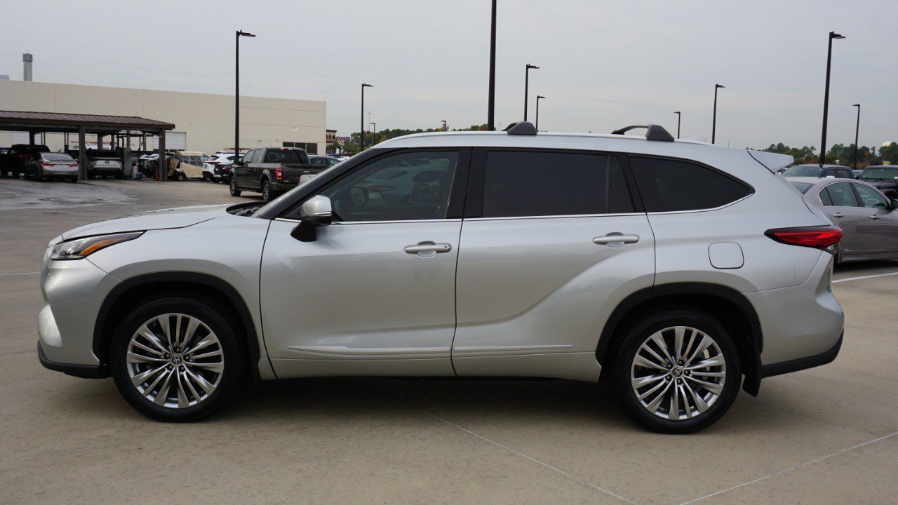 Used 2023 Toyota Highlander Platinum image 5