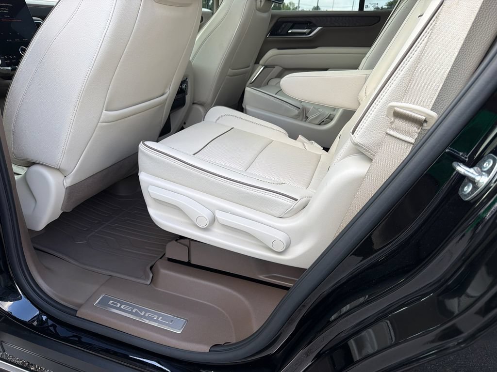 Used 2025 GMC Yukon Denali w/ Denali Reserve Package RWD image 21