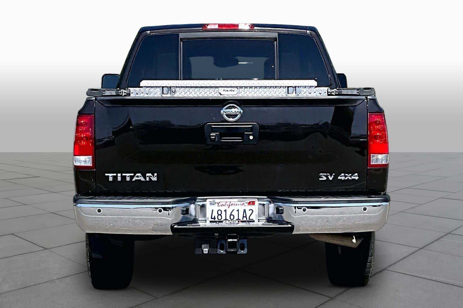 Used 2014 Nissan Titan SV w/ SV Premium Utility Package AWD/4WD image 4