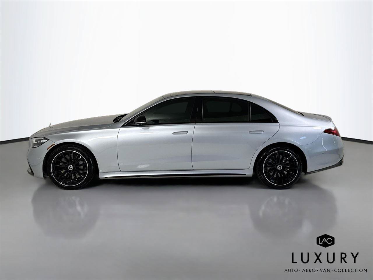 Used 2023 Mercedes-Benz S 500 4MATIC w/ AMG Line image 9