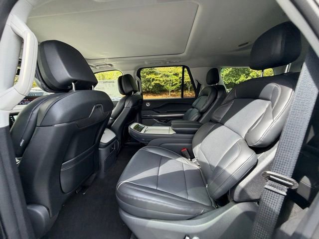 New 2025 Lincoln Navigator Reserve image 13