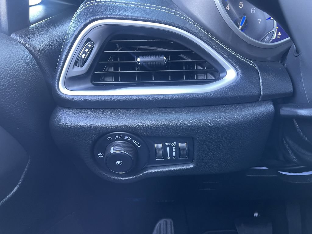 New 2026 Chrysler Pacifica Select FWD image 36