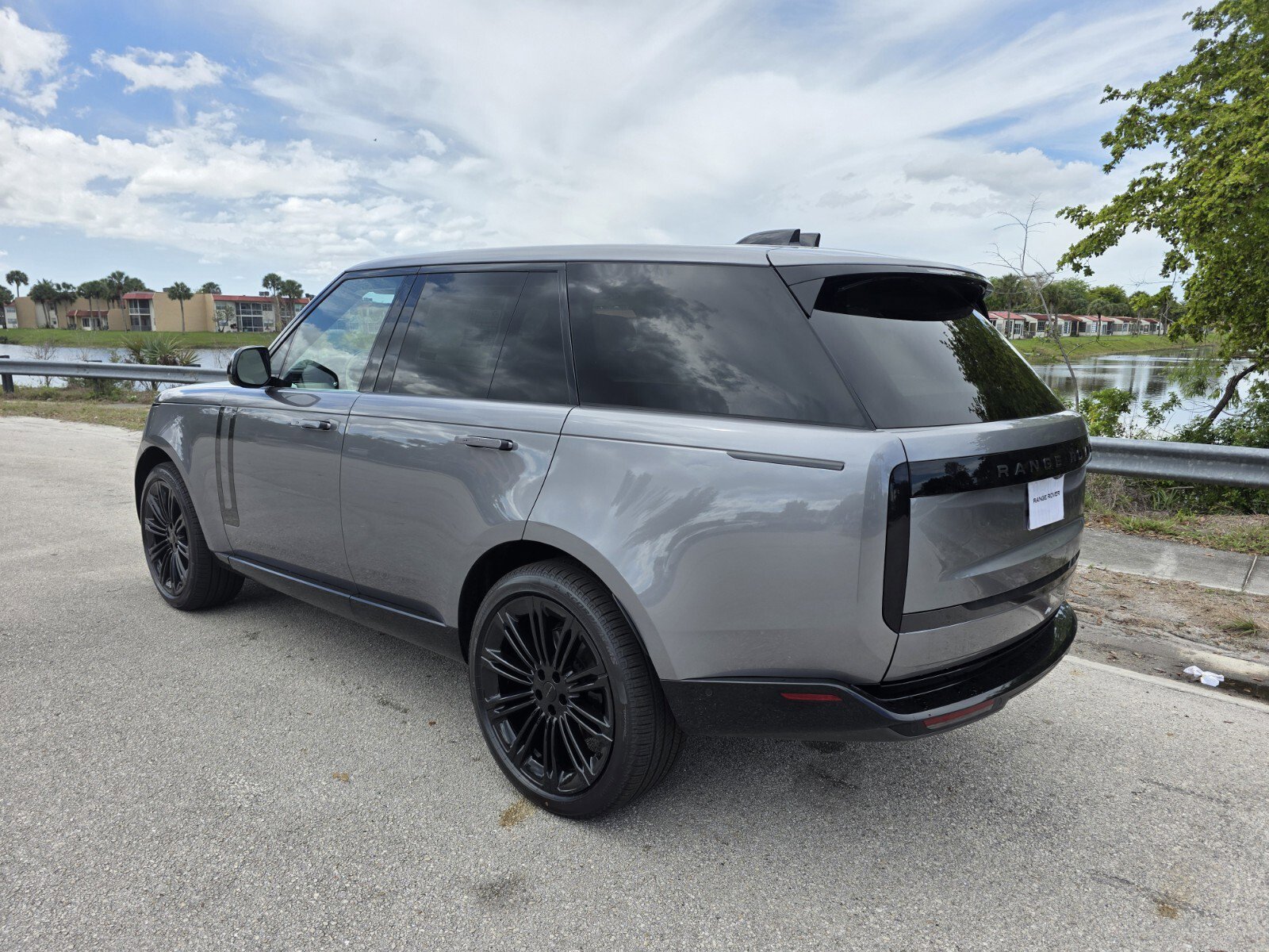 New 2026 Land Rover Range Rover SE video 2