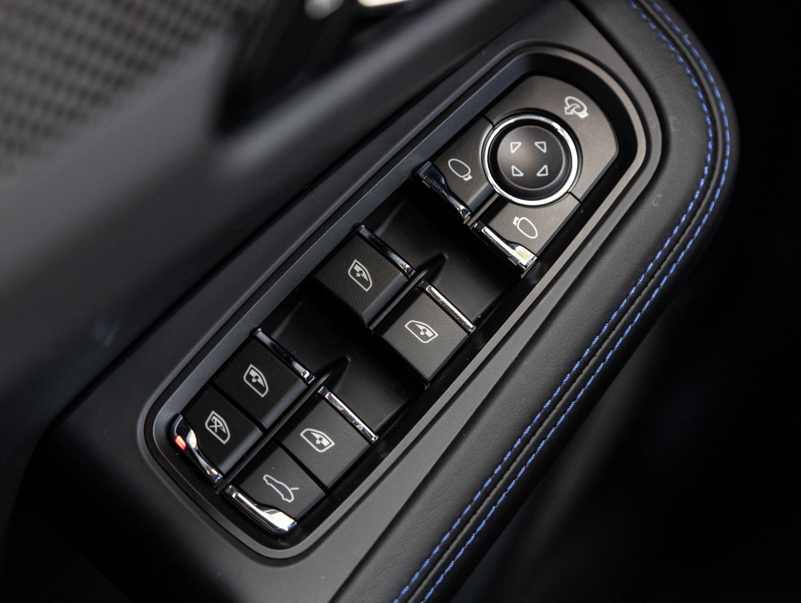 New 2026 Porsche Macan GTS image 19