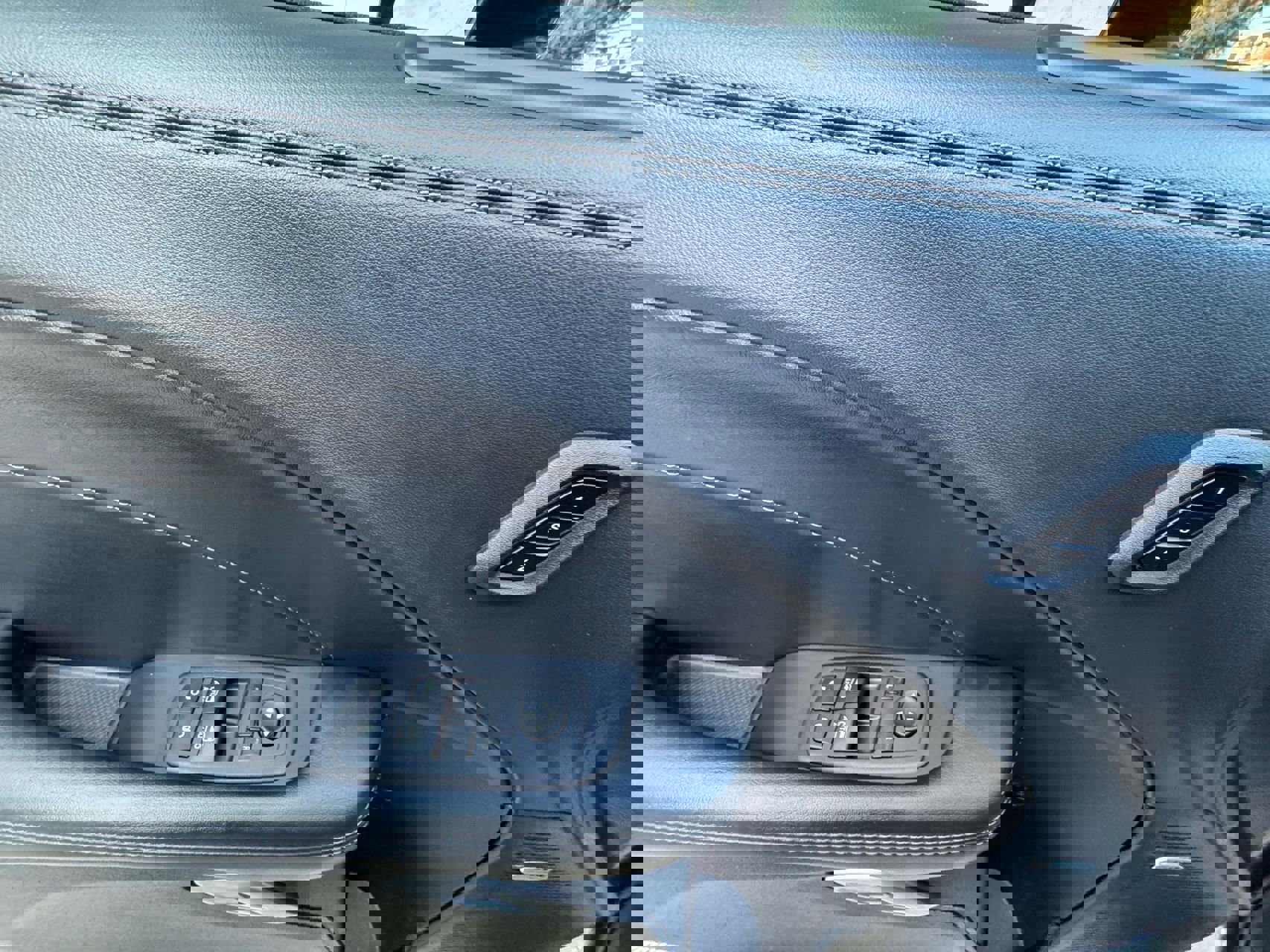 Used 2023 Dodge Challenger R/T w/ Plus Package image 26