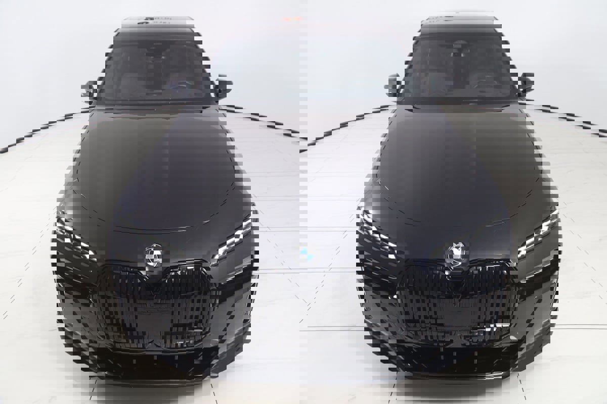 Used 2023 BMW 740i w/ Parking Assistance Package image 74