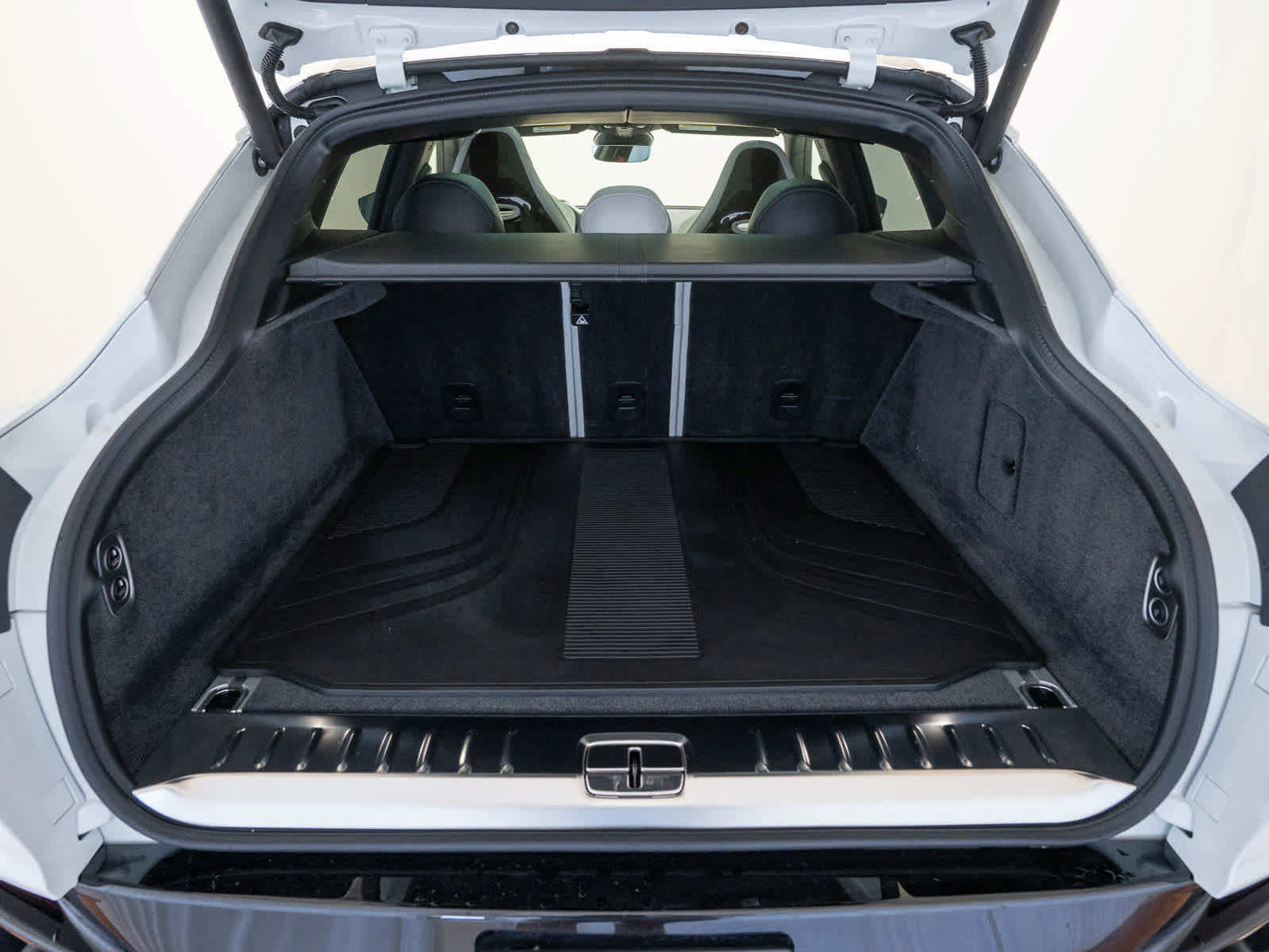 Used 2025 Aston Martin DBX 707 AWD/4WD image 31