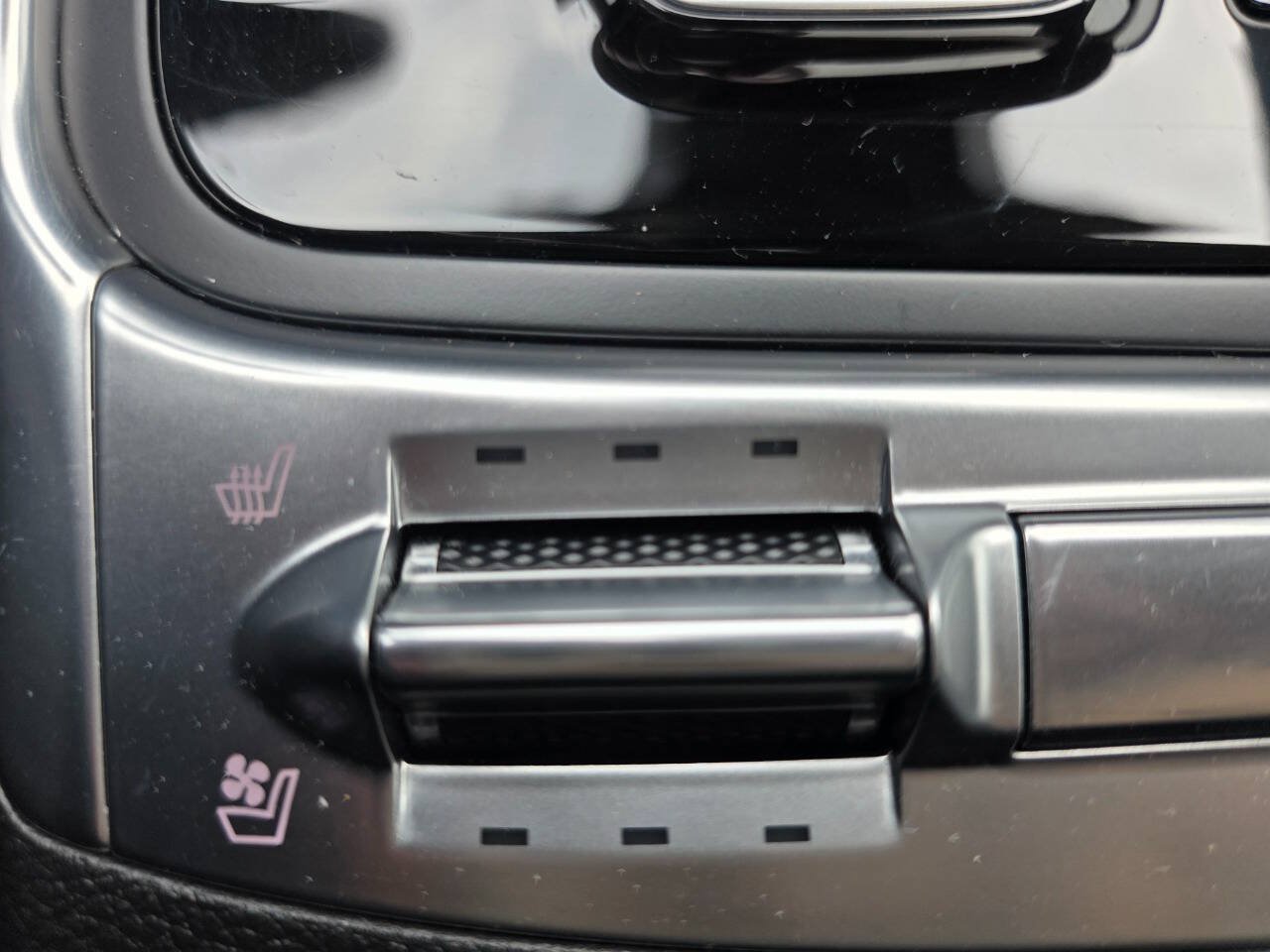 Used 2025 Kia Carnival SX w/ SX Dark Edition Package FWD image 22