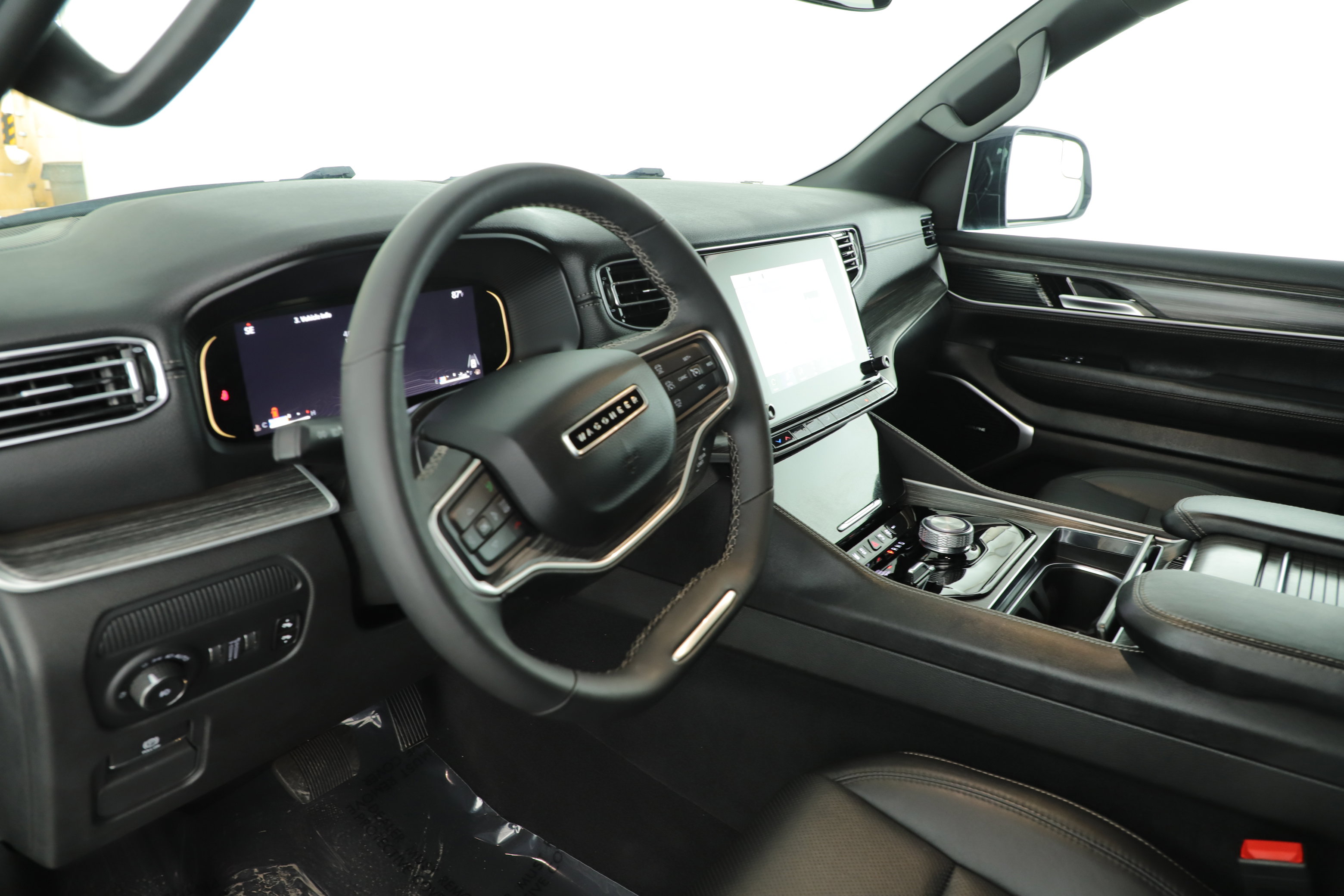 Used 2024 Jeep Wagoneer Series II w/ Flexible Seating Group image 16