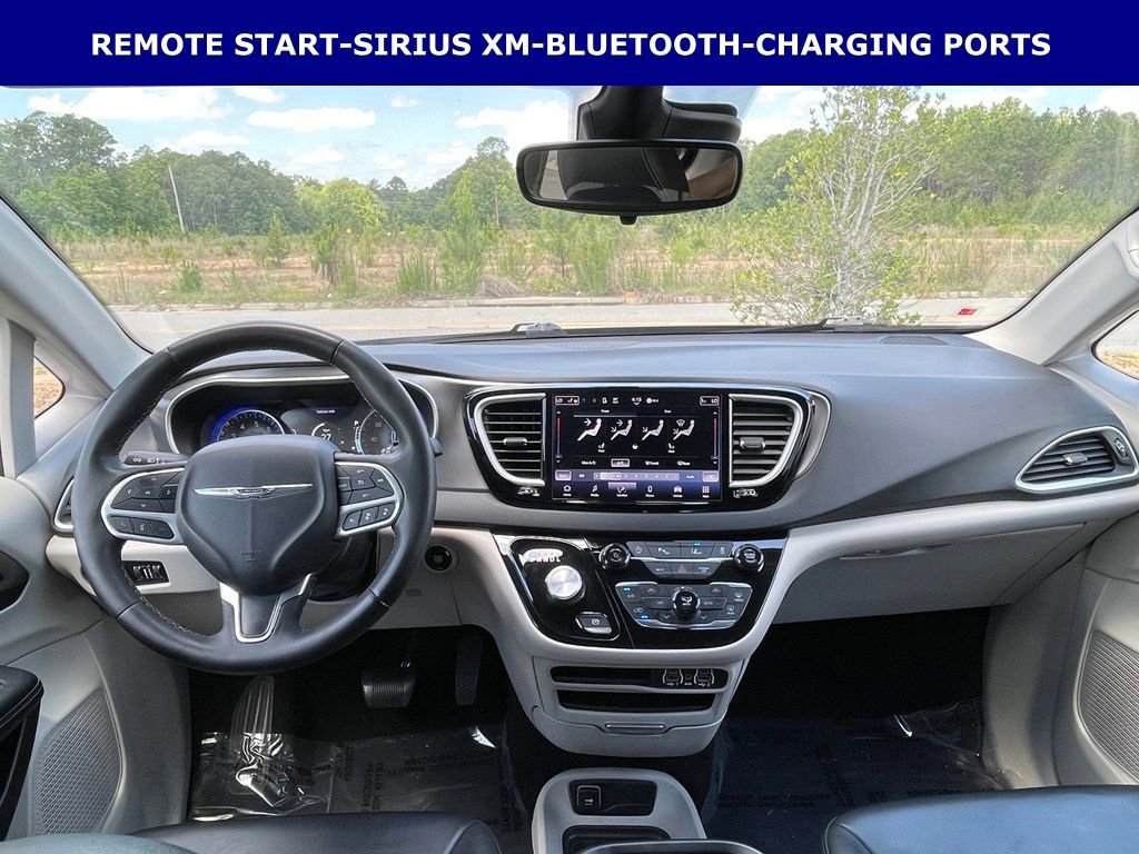 Certified 2023 Chrysler Pacifica Touring-L FWD image 12