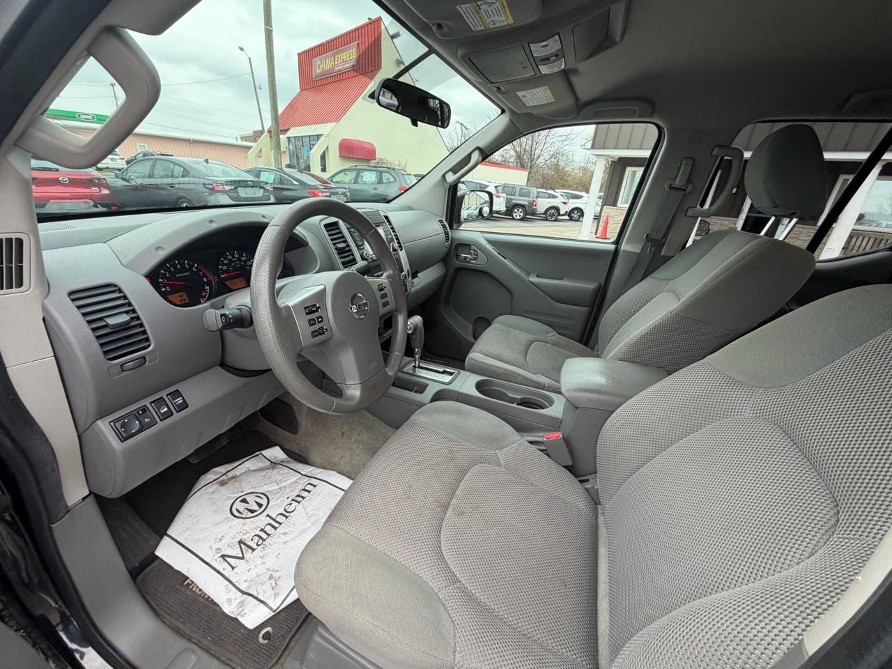 Used 2016 Nissan Frontier SV image 9