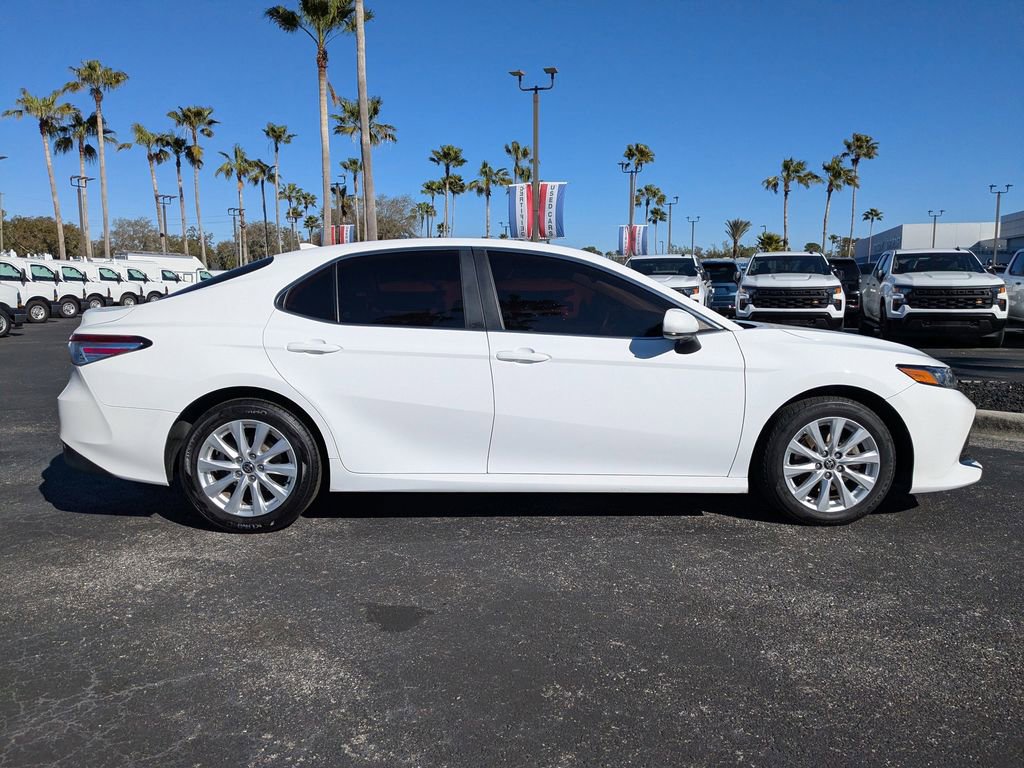 Used 2020 Toyota Camry LE image 3