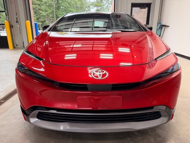 Used 2024 Toyota Prius XLE FWD video 3