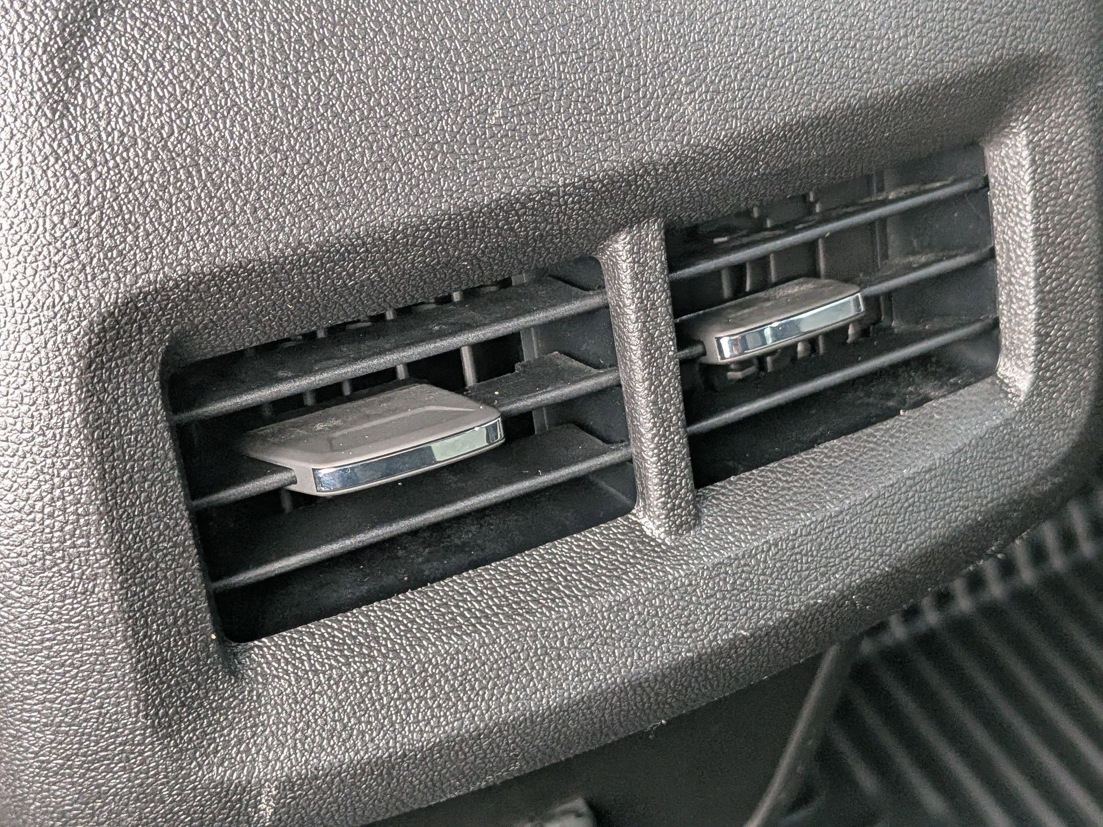 Used 2018 Chevrolet Equinox LT image 26