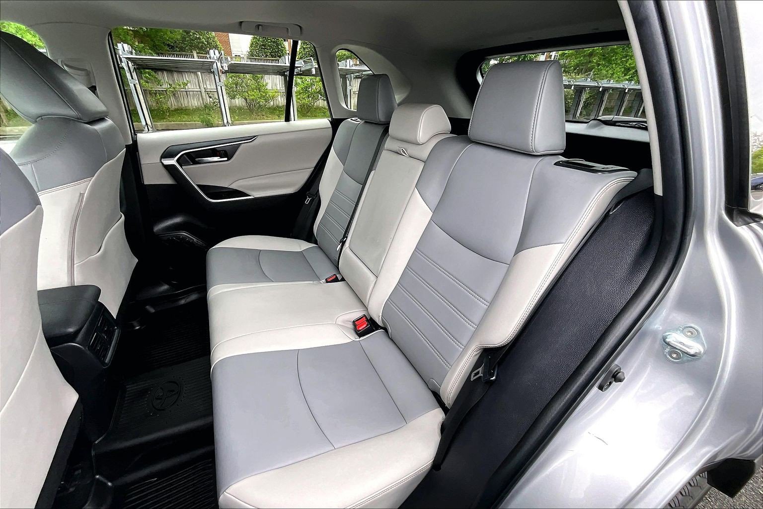 Used 2023 Toyota RAV4 XLE Premium AWD/4WD image 25