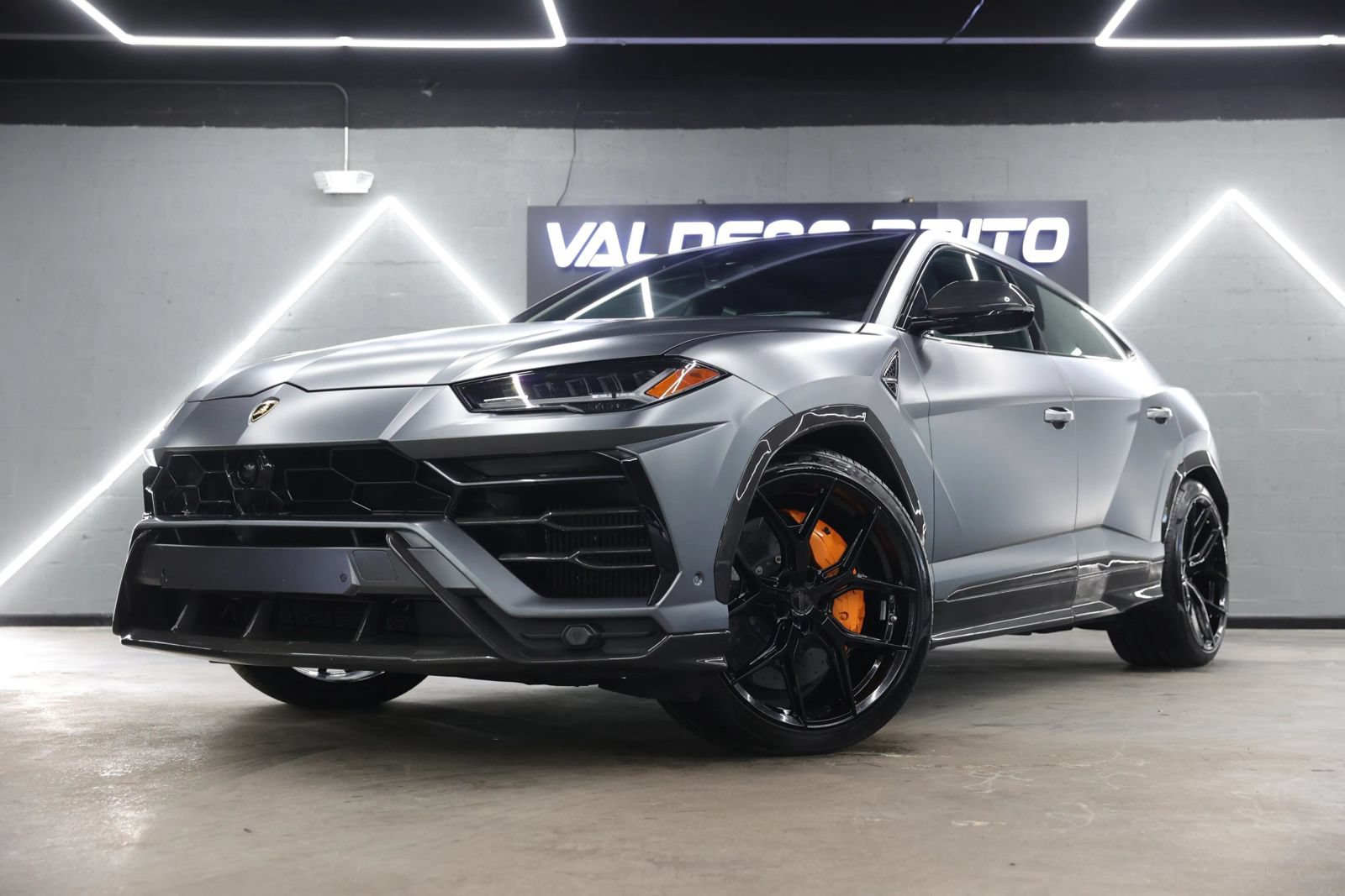 Used 2020 Lamborghini Urus AWD/4WD image 2