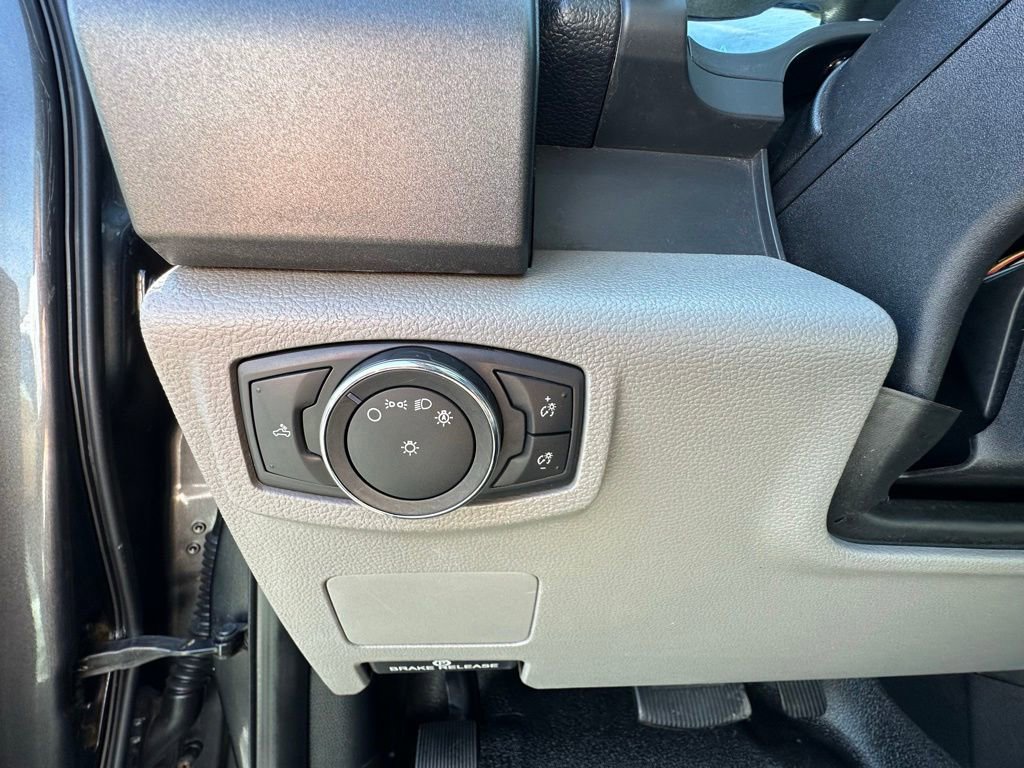 Used 2017 Ford F250 XL w/ Power Equipment Group AWD/4WD image 3