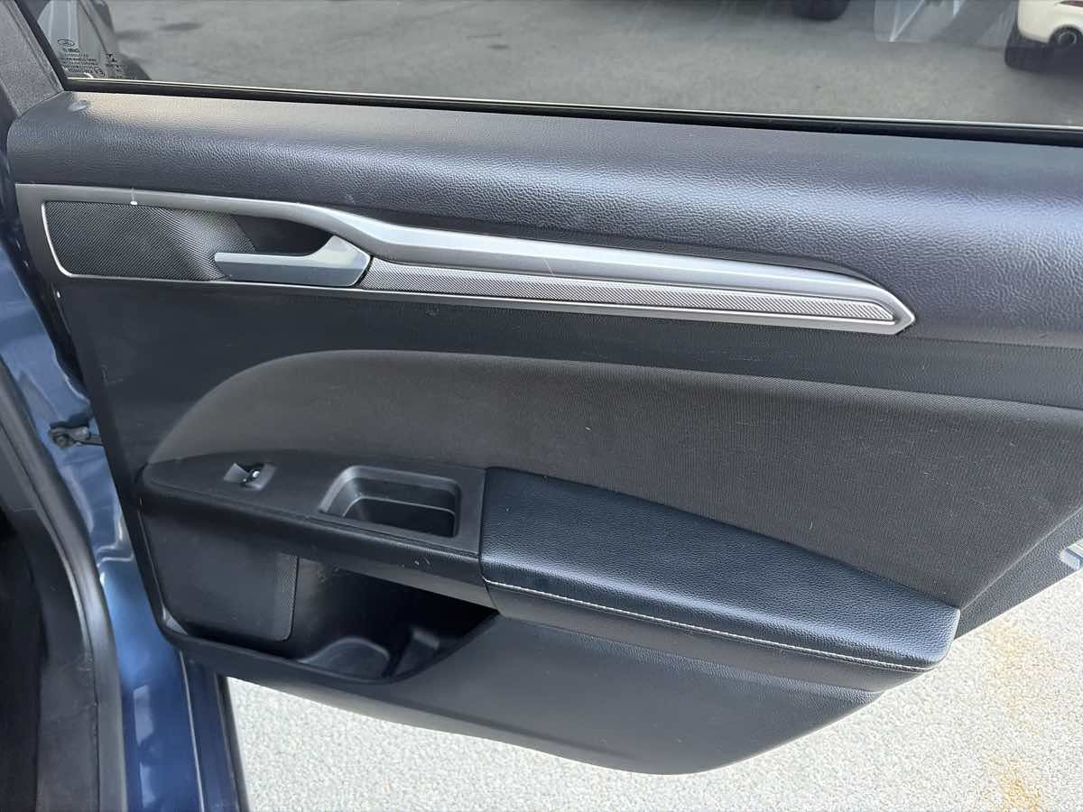 Used 2019 Ford Fusion SE FWD image 20