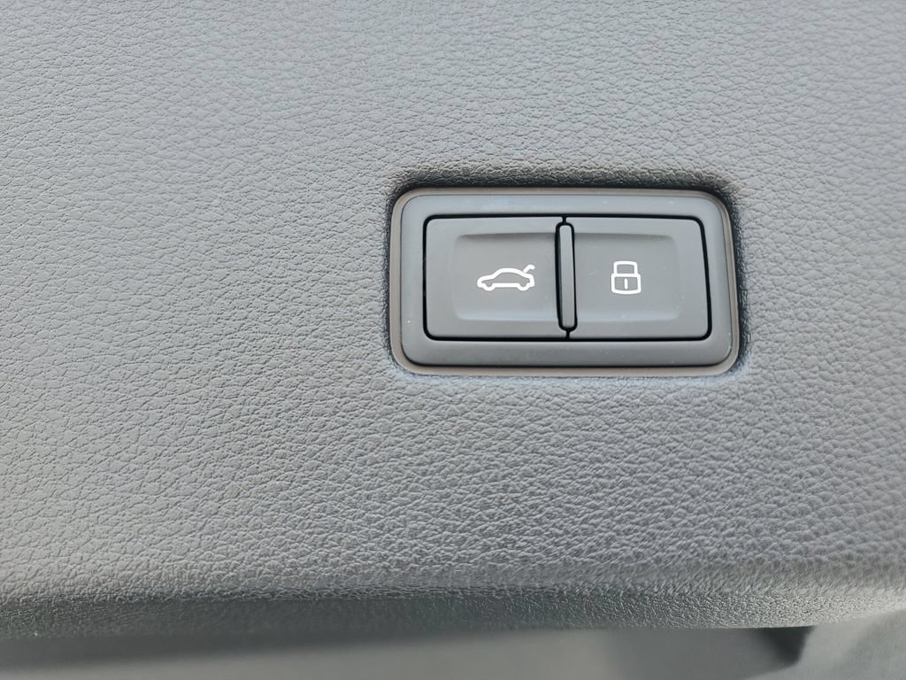 Certified 2021 Audi Q8 Prestige w/ Prestige Package AWD/4WD image 17