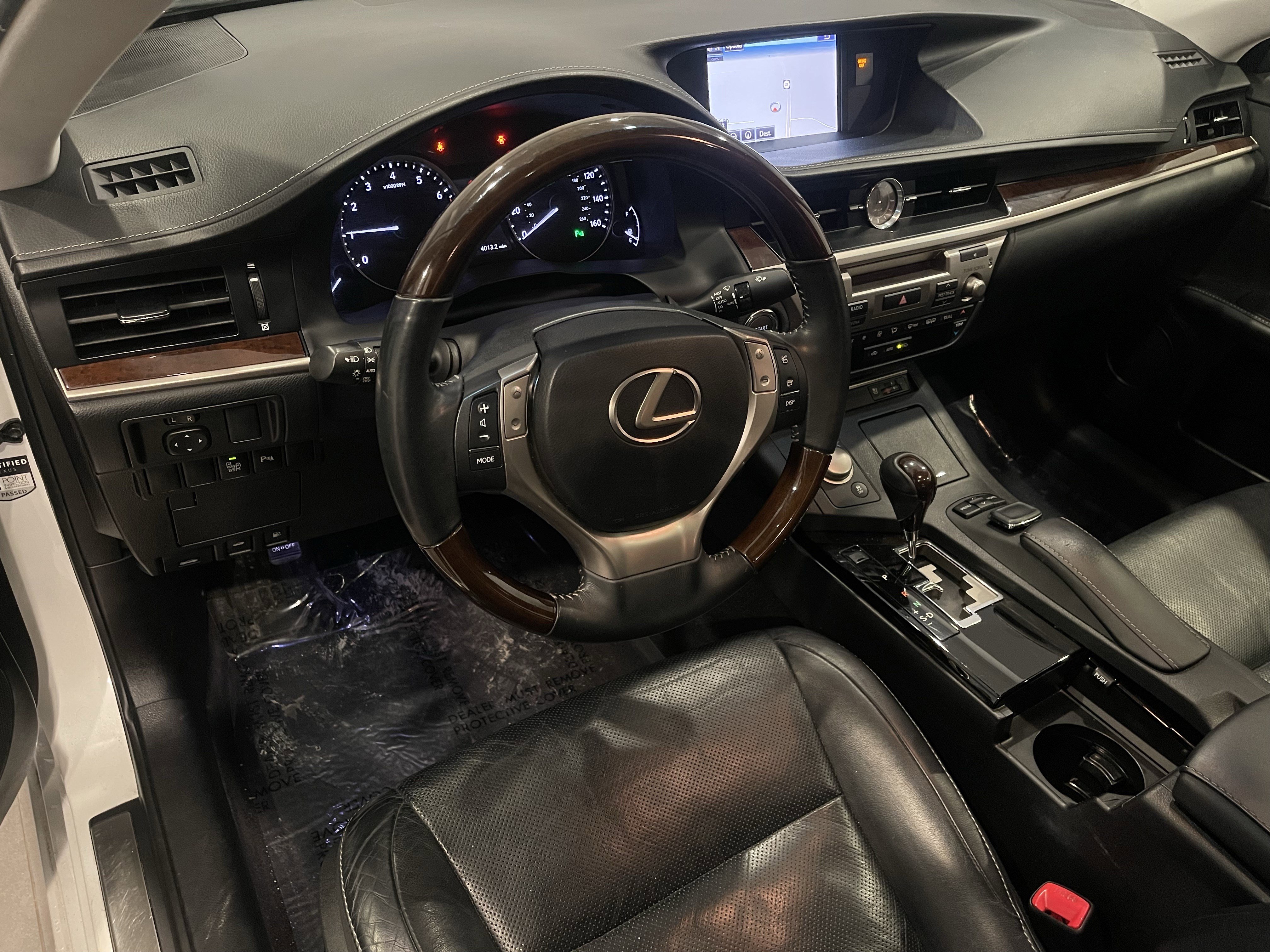 Used 2015 Lexus ES 350 w/ Luxury Package FWD image 9