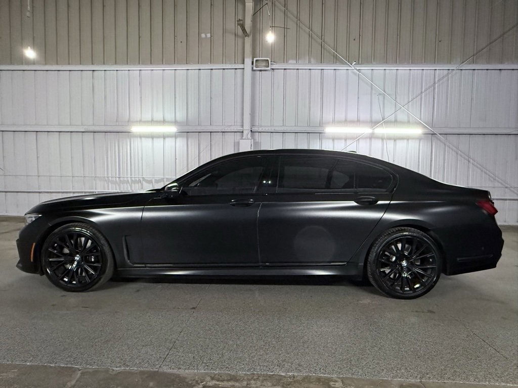 Used 2022 BMW 750i xDrive w/ Luxury Rear Seating Package image 14