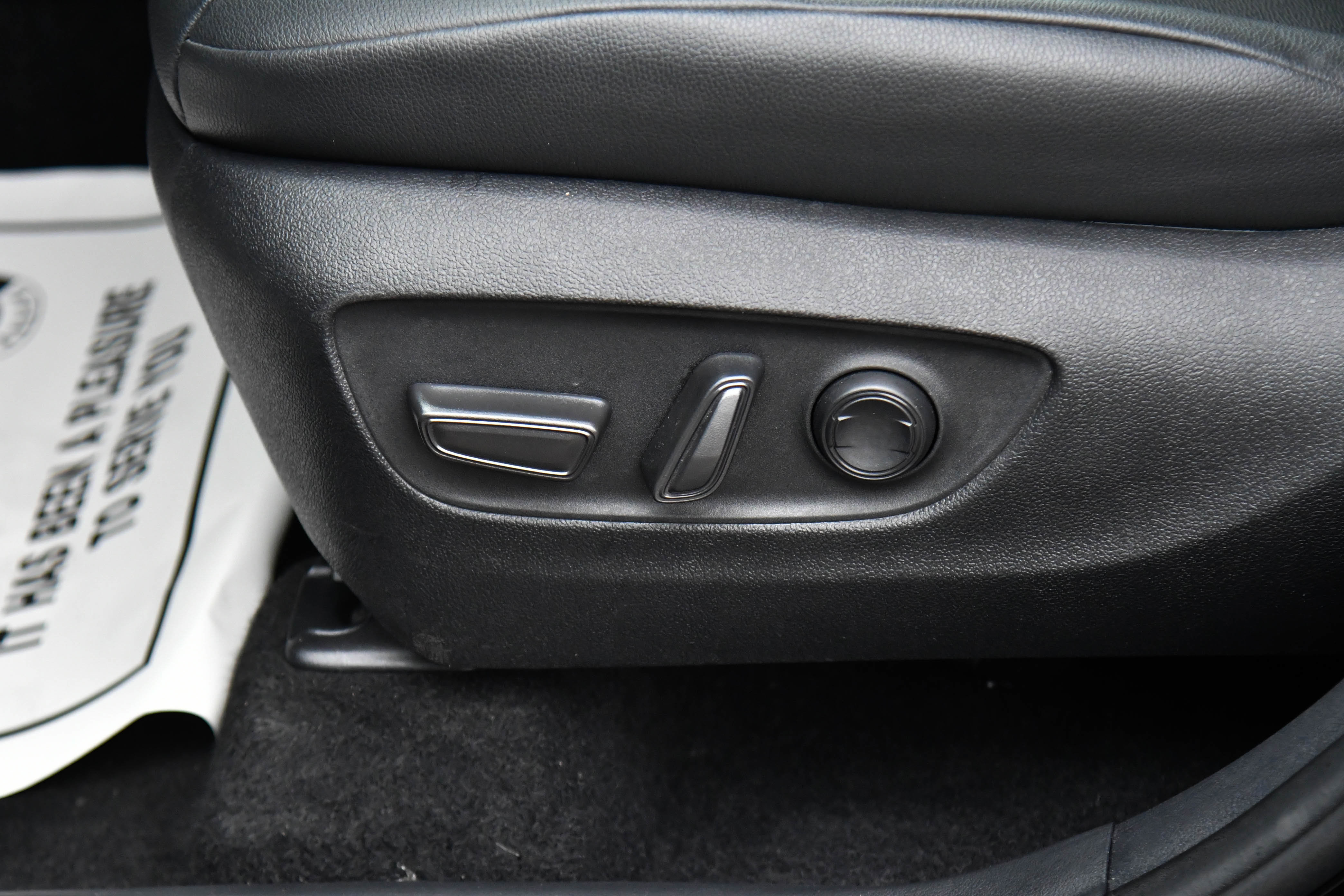 Used 2025 Toyota Grand Highlander AWD image 17