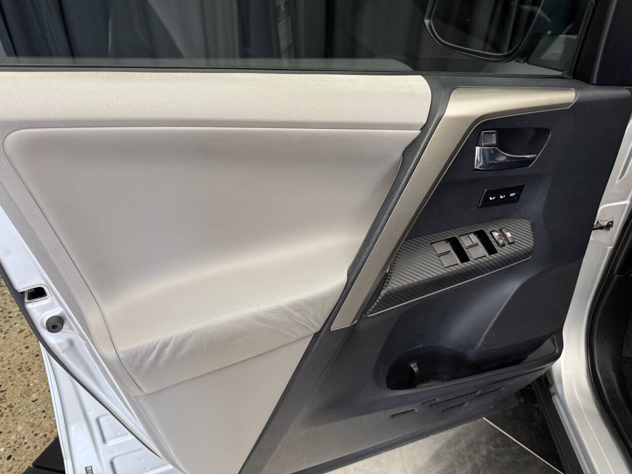 Used 2013 Toyota RAV4 Limited AWD/4WD image 18