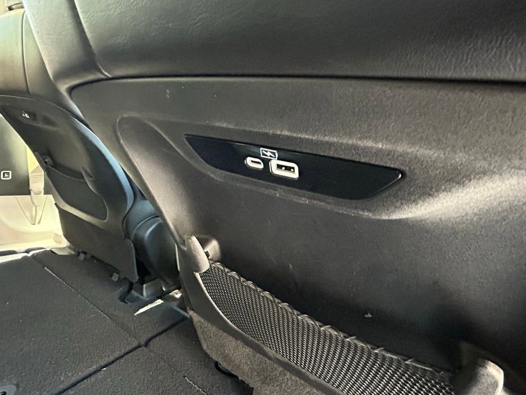 Certified 2023 Chrysler Pacifica Touring-L FWD image 35