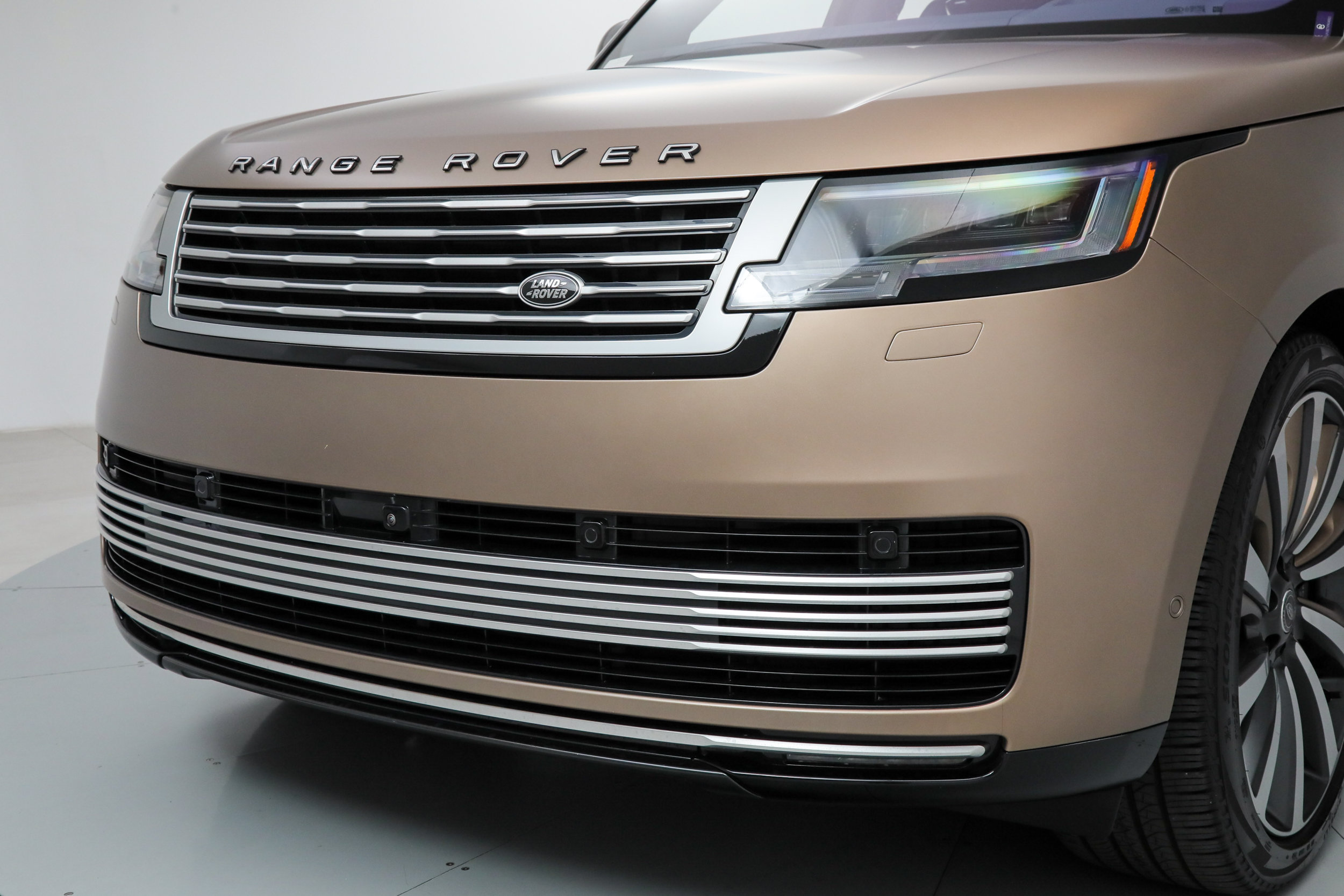 Used 2023 Land Rover Range Rover SV AWD/4WD image 11
