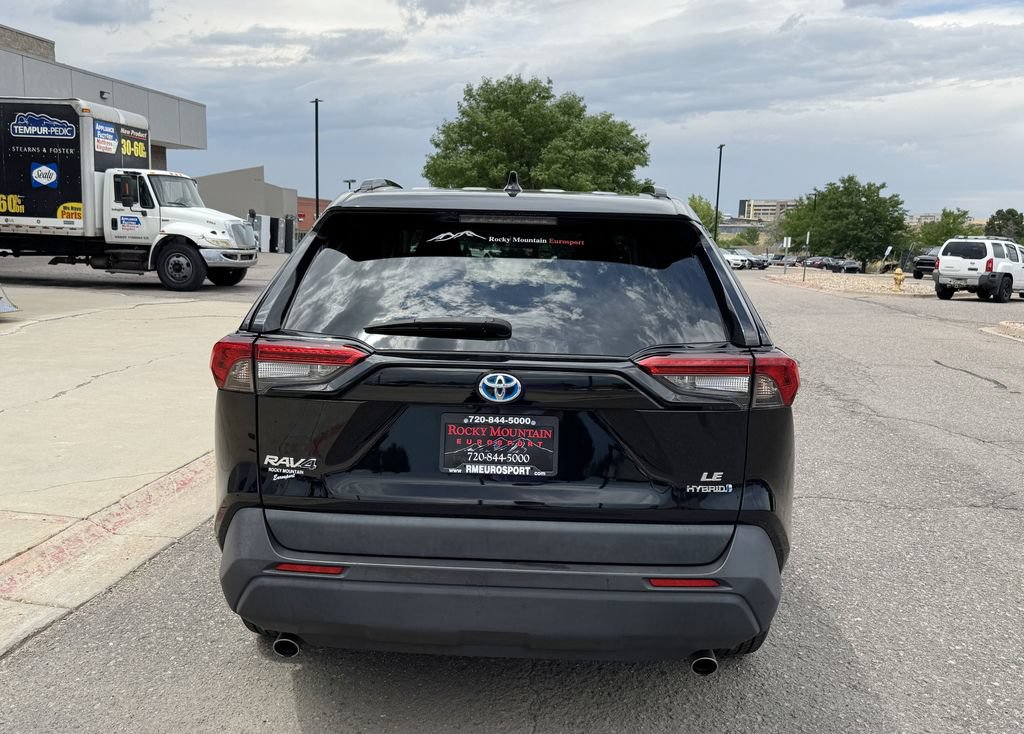Used 2023 Toyota RAV4 LE AWD/4WD image 8